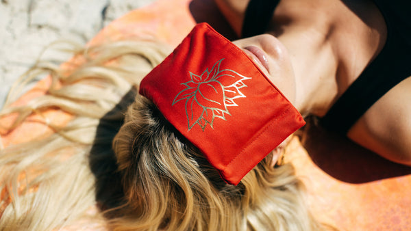 Eye pillow, your essential yoga accessory